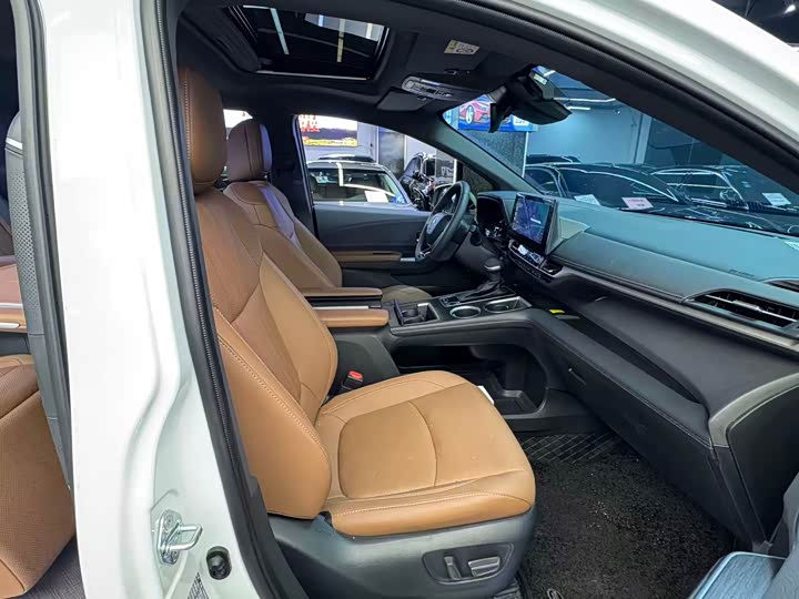 Toyota Sienna, 2025 — фото 4 из 9