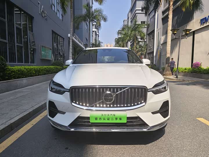 Volvo XC60 Hybrid, 2023 — фото 2 из 9
