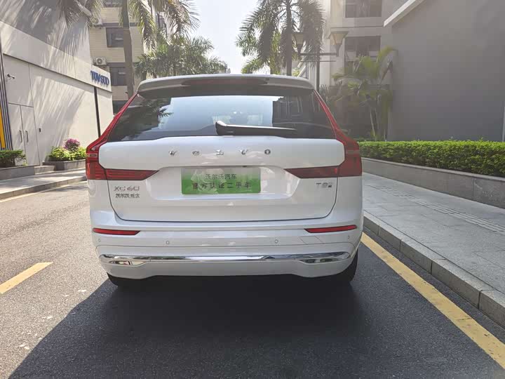 Volvo XC60 Hybrid, 2023 — фото 8 из 9