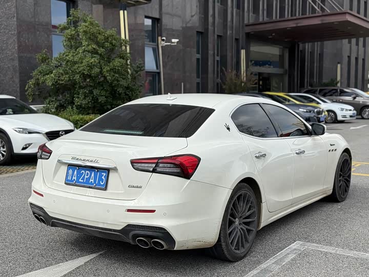 Maserati Ghibli, 2023 — фото 9 из 9