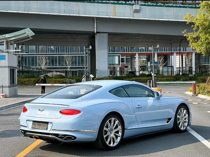 Bentley Continental GT, 2023 — фото 4 из 9
