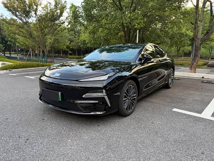 Geely Galaxy Starshine 8 EM-i, 2025 — купить в Перми под ключ