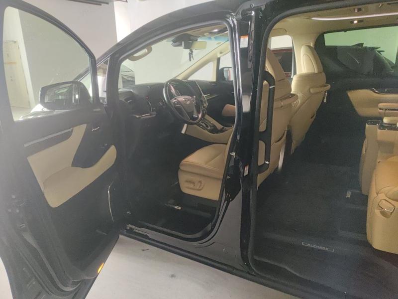 Toyota Alphard, 2021 — фото 8 из 10