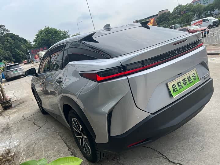 Lexus RZ, 2023 — фото 7 из 9