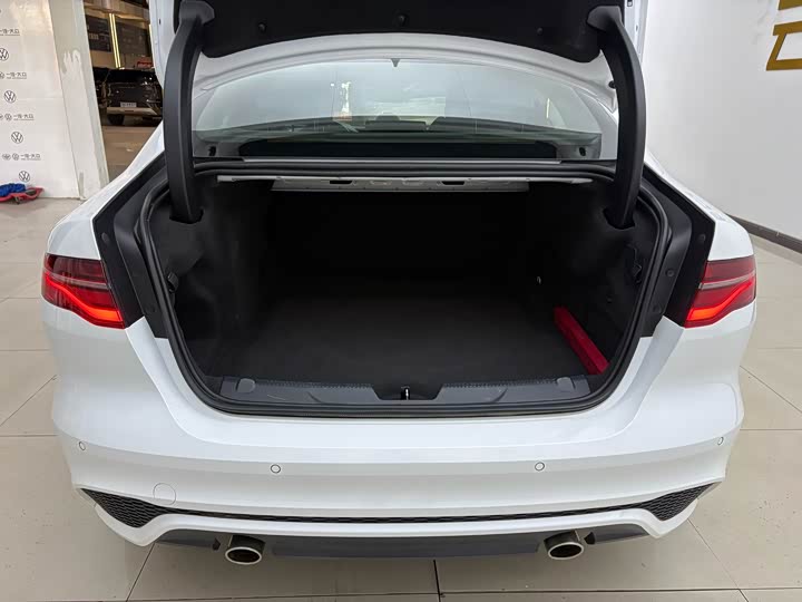 Jaguar XE L, 2023 — фото 7 из 9