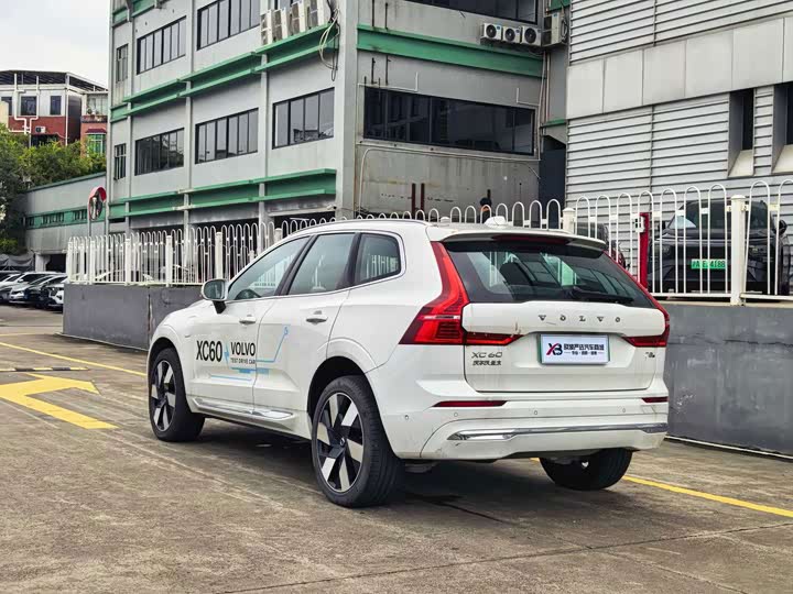 Volvo XC60 Hybrid, 2024 — фото 4 из 9