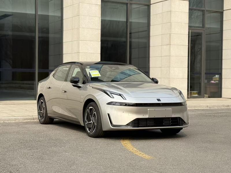 Lynk & Co 07 EM-P Hybrid, 2025 — фото 3 из 12