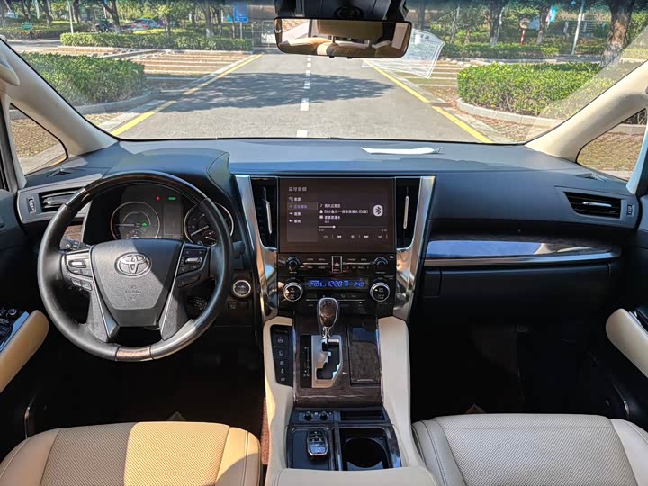 Toyota Vellfire, 2023 — фото 8 из 12