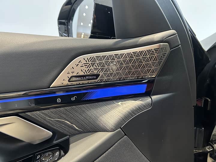 BMW 5 Series, 2025 — фото 8 из 9