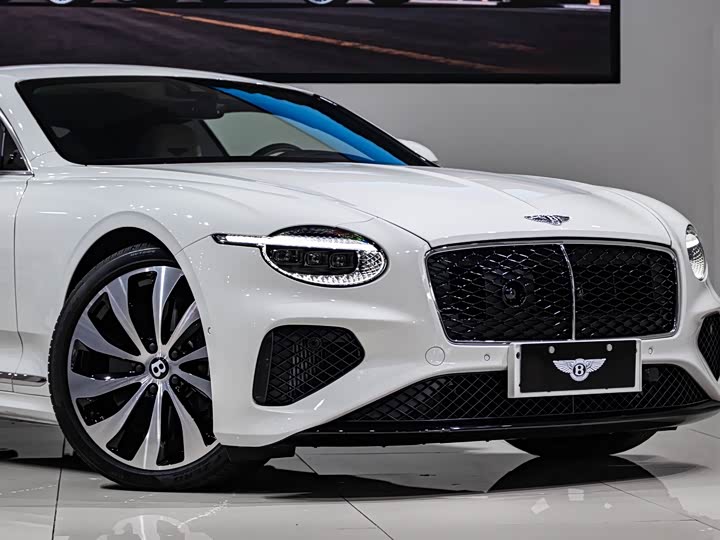 Bentley Continental GT Hybrid, 2025 — фото 6 из 9