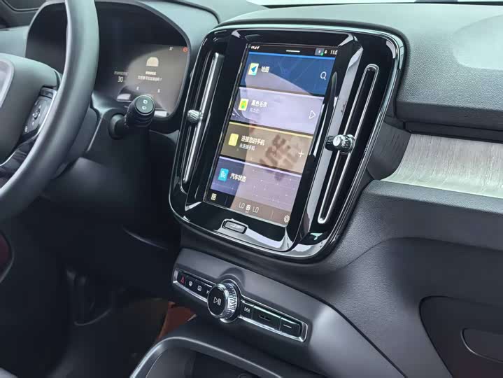 Volvo XC40, 2023 — фото 5 из 9