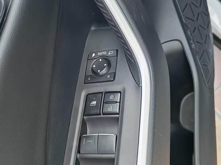 Toyota RAV4, 2022 — фото 3 из 9