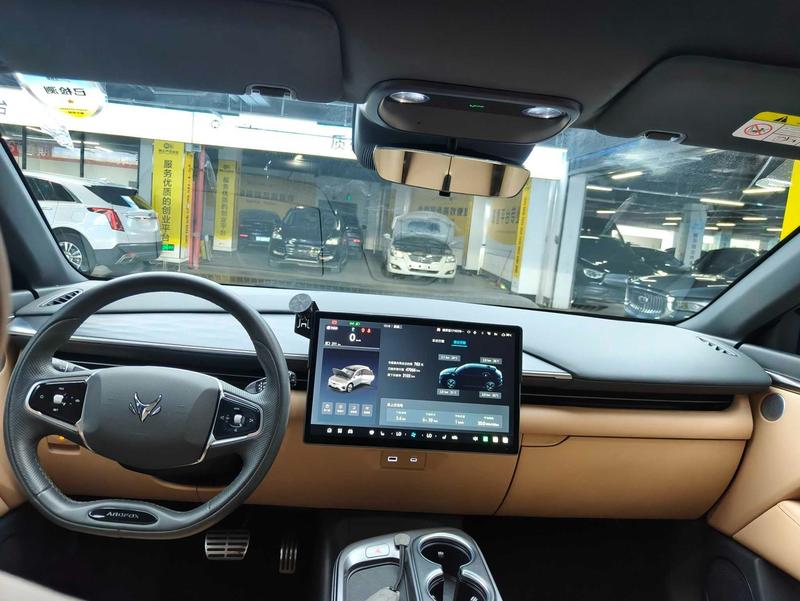 BAIC Arcfox Alpha T5, 2024 — фото 8 из 12