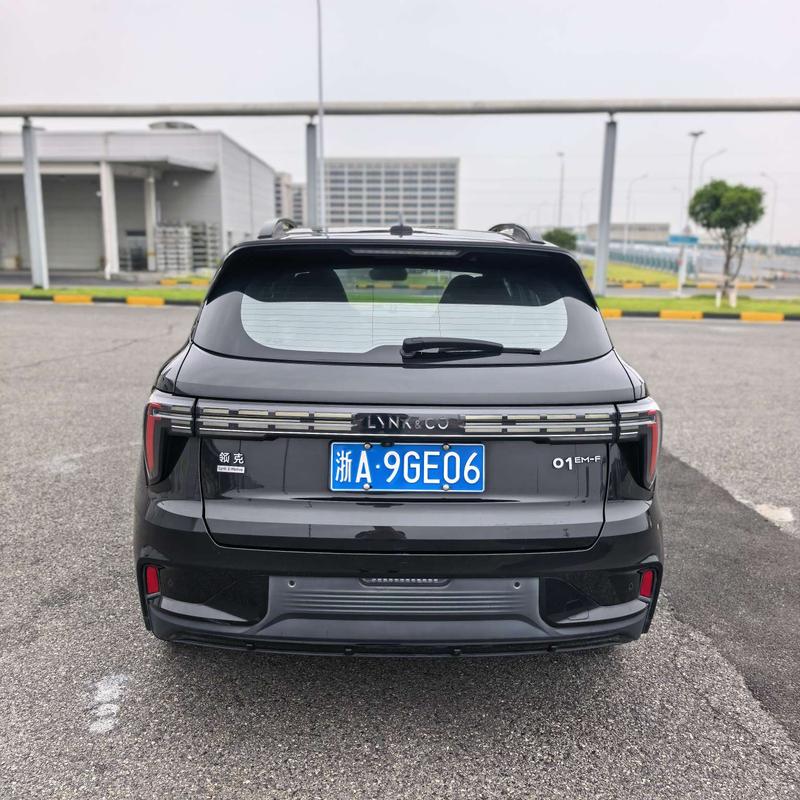 Lynk & Co 01 EM-P Hybrid, 2023 — фото 5 из 12