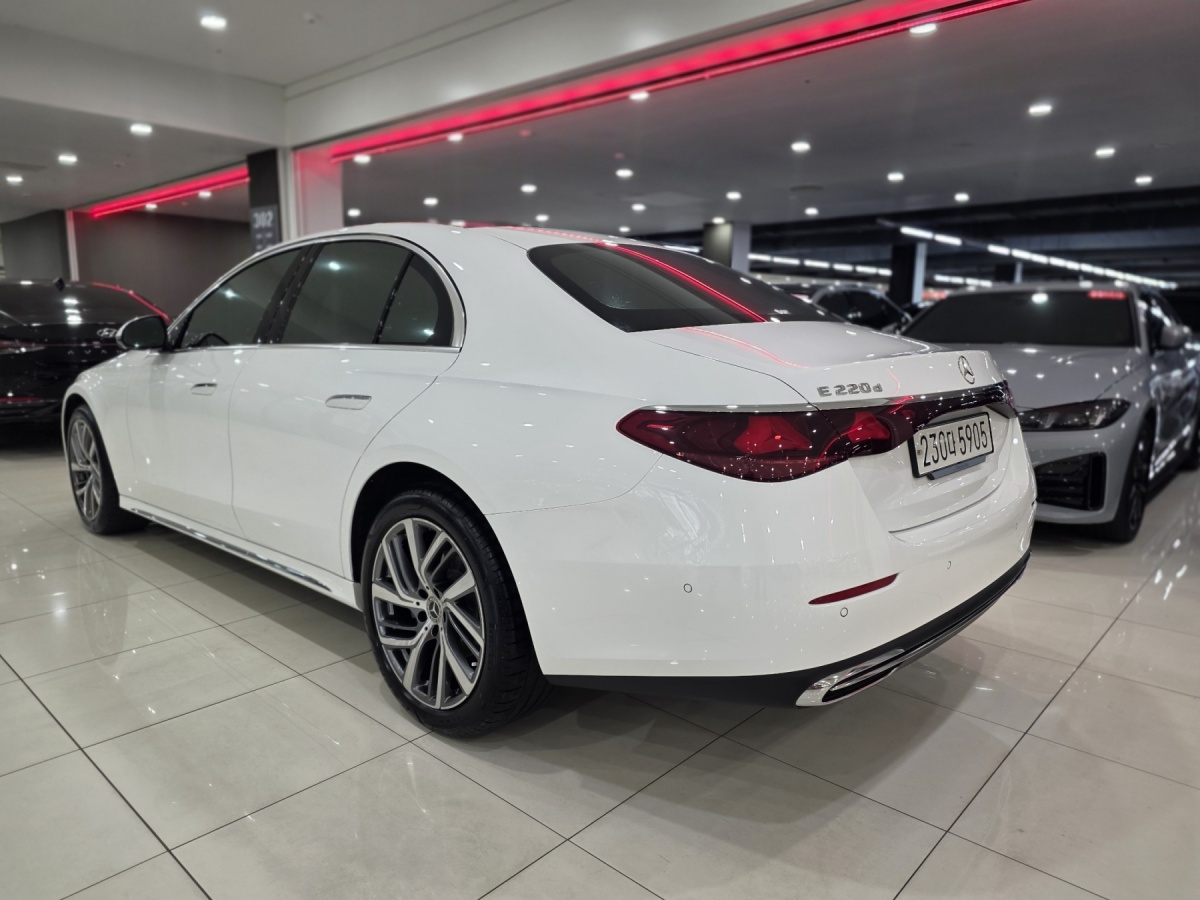 Mercedes-Benz E-Class, 2024 — фото 4 из 12