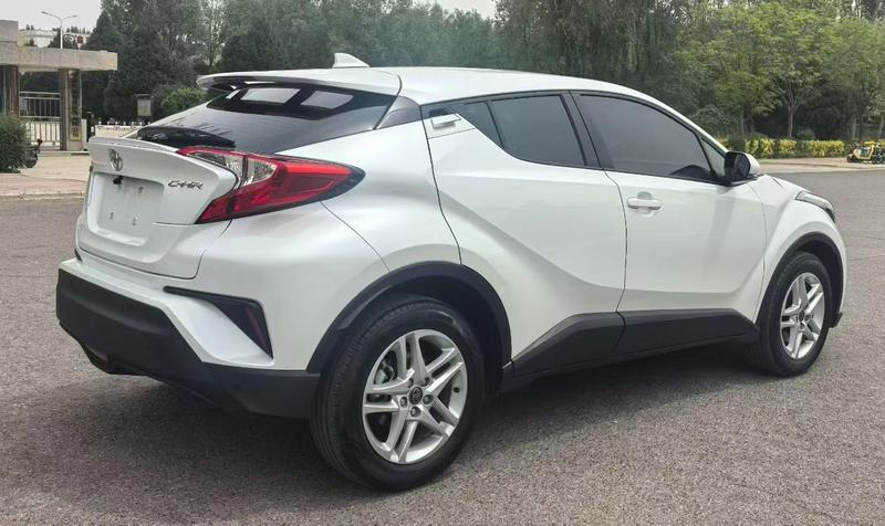 Toyota C-HR, 2023 — фото 6 из 9
