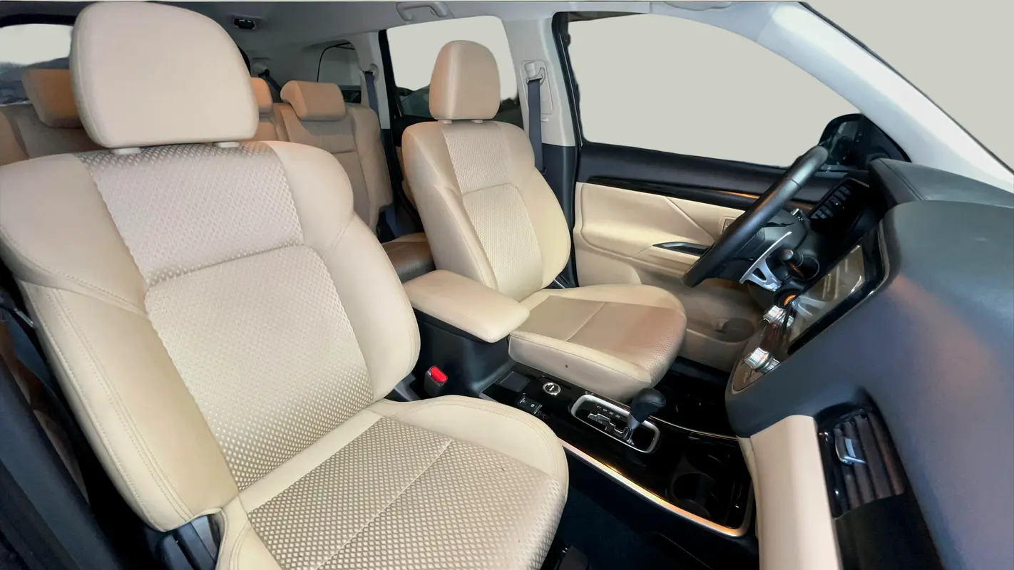 Mitsubishi Outlander, 2023 — фото 6 из 10