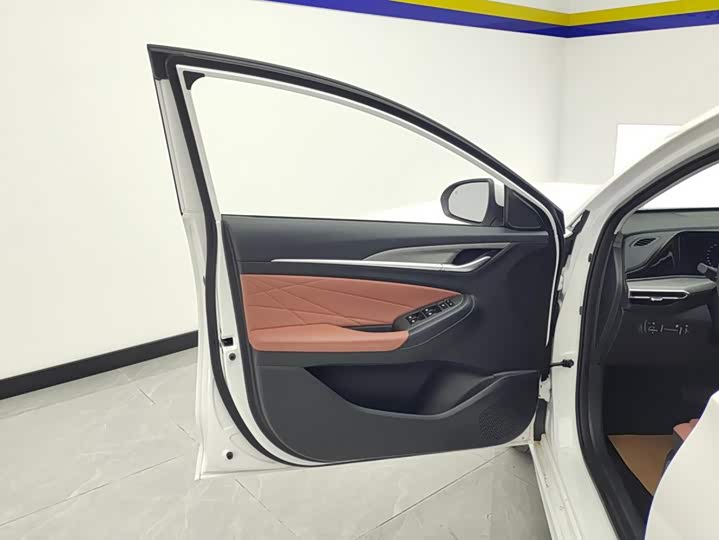 Changan Eado Plus, 2025 — фото 7 из 9