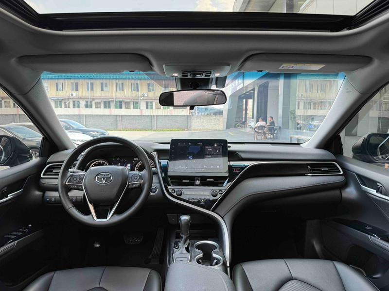 Toyota Camry, 2023 — фото 7 из 10