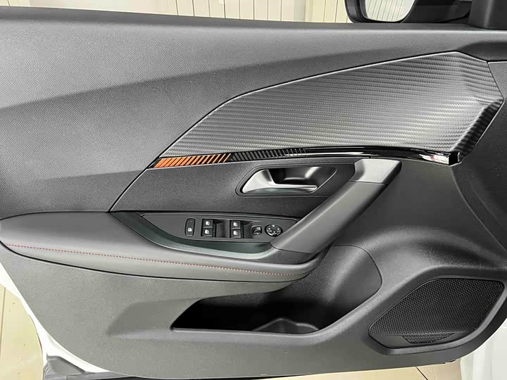 Peugeot 2008, 2023 — фото 8 из 9