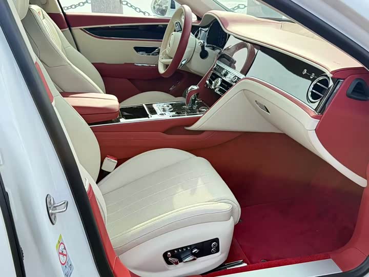 Bentley Flying Spur, 2023 — фото 4 из 5