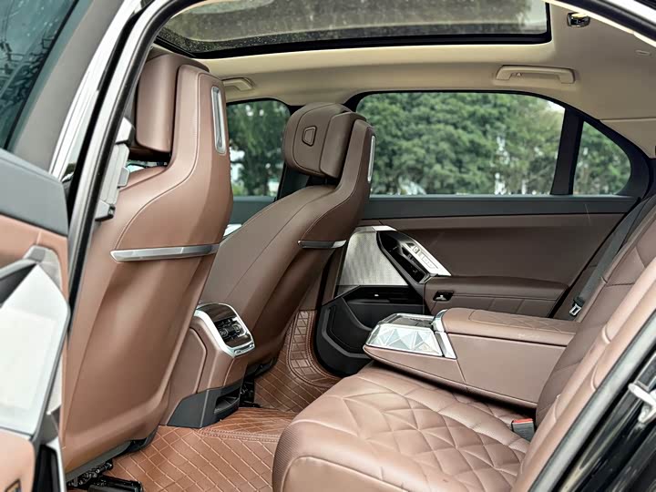 BMW 7 Series, 2023 — фото 7 из 9