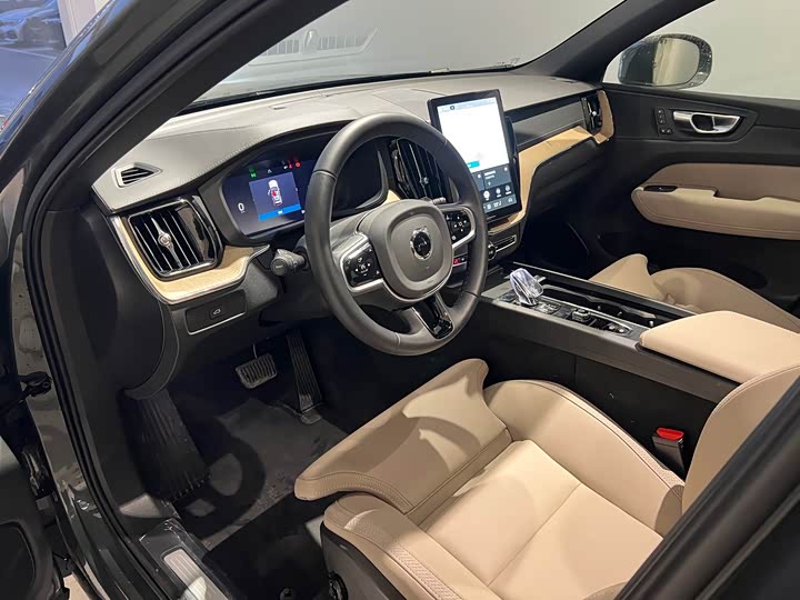 Volvo XC60, 2025 — фото 7 из 9