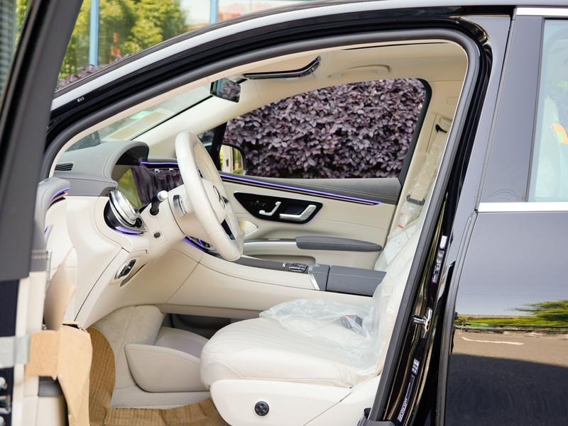 Mercedes-Benz EQS SUV, 2026 — фото 9 из 12