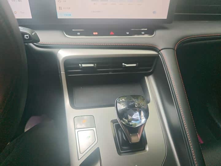 Roewe RX5 Hybrid, 2023 — фото 6 из 9