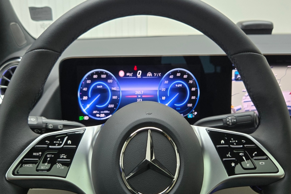 Mercedes-Benz EQA, 2025 — фото 8 из 12