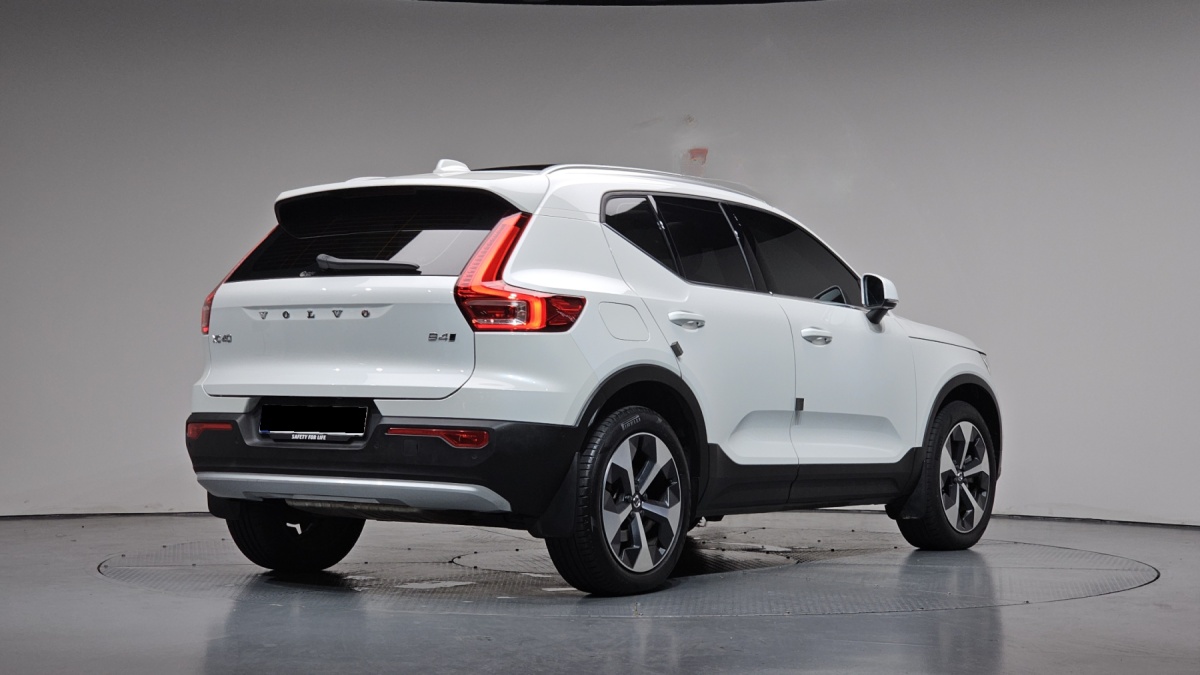Volvo XC40, 2024 — фото 2 из 12