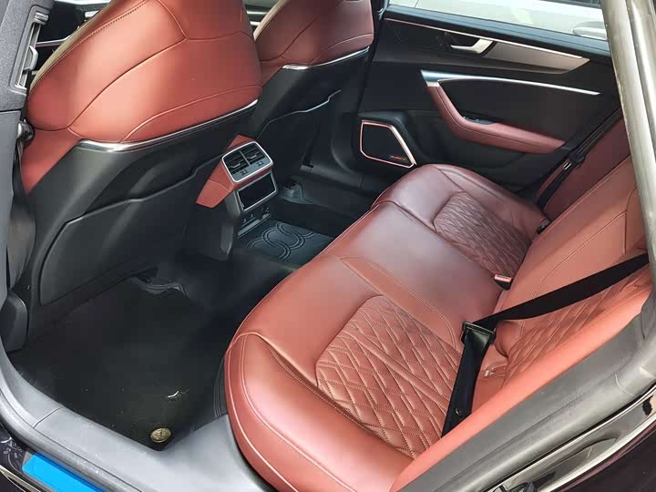 Audi A7L, 2024 — фото 8 из 9
