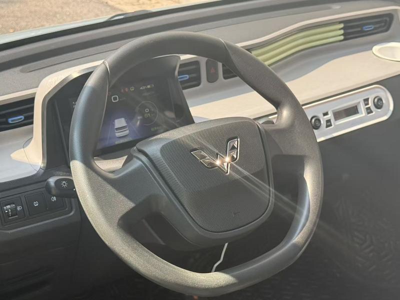 Wuling Mini EV, 2022 — фото 9 из 11