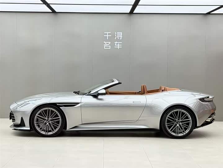 Aston Martin DB12, 2024 — фото 3 из 9