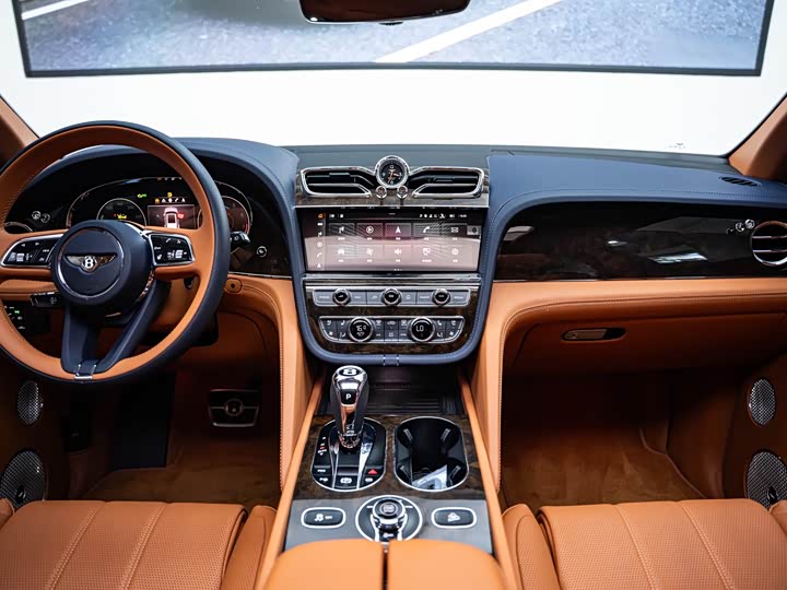 Bentley Bentayga, 2022 — фото 8 из 9
