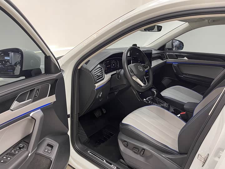 Volkswagen Tayron GTE Hybrid, 2022 — фото 4 из 12