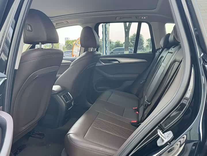 BMW iX3, 2023 — фото 6 из 9