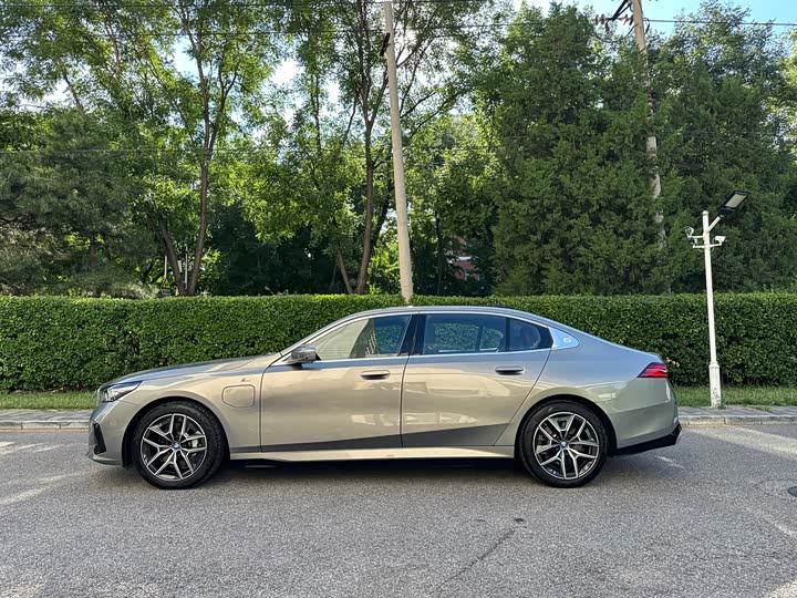 BMW i5, 2024 — фото 3 из 9