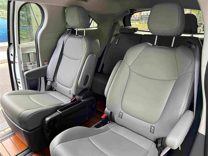 Toyota Granvia, 2023 — фото 7 из 9