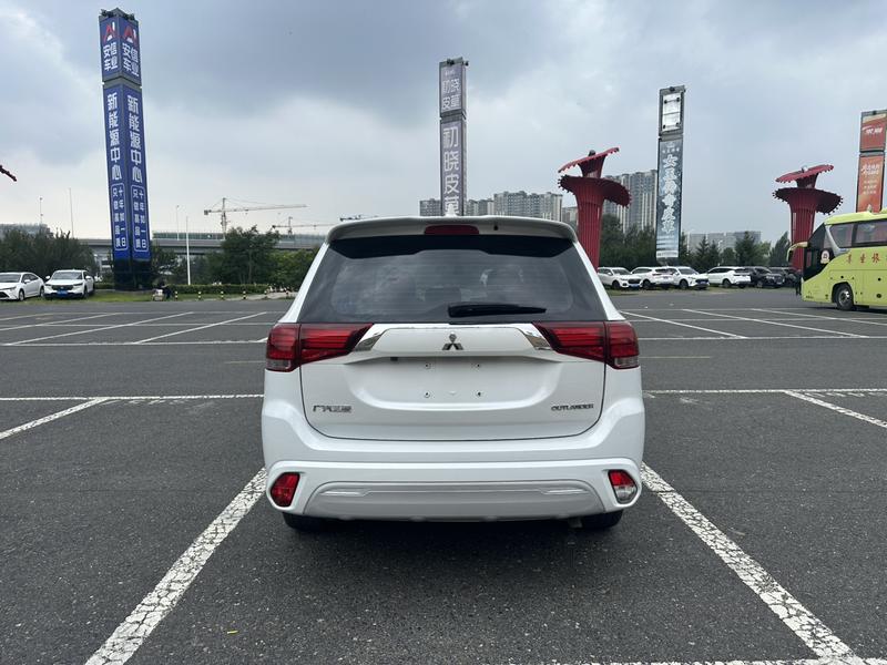 Mitsubishi Outlander, 2022 — фото 5 из 12