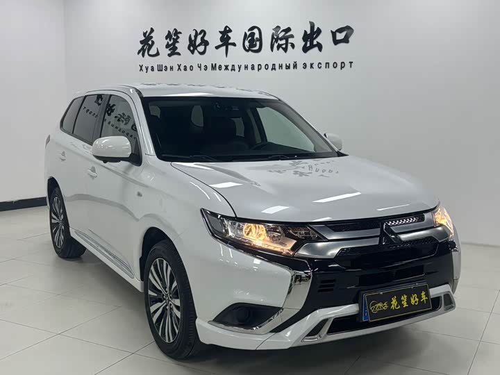 Mitsubishi Outlander, 2022 — фото 3 из 9