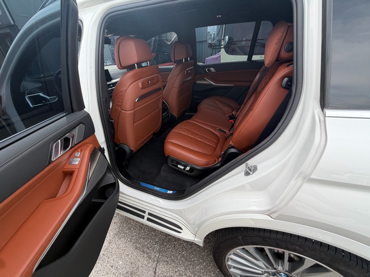 BMW X7, 2025 — фото 8 из 11
