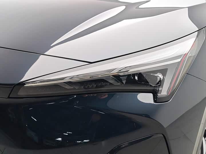 BAIC Arcfox Alpha T5, 2025 — фото 7 из 9