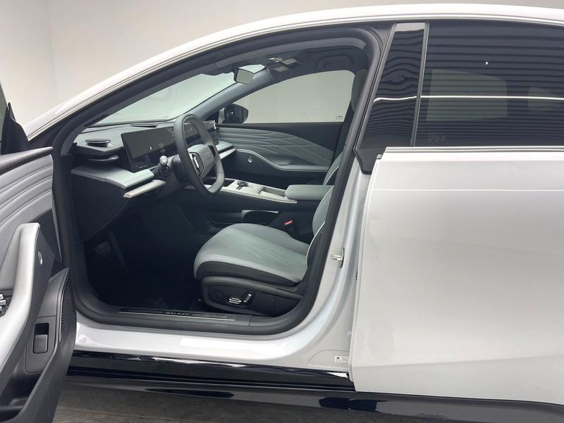 Geely Galaxy E8, 2024 — фото 9 из 11