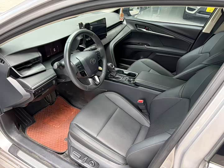 Toyota Camry, 2025 — фото 7 из 9