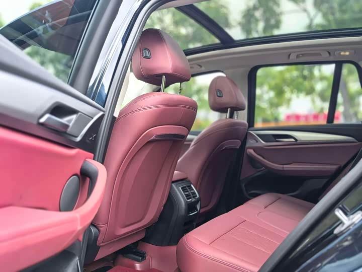 BMW iX3, 2023 — фото 8 из 9