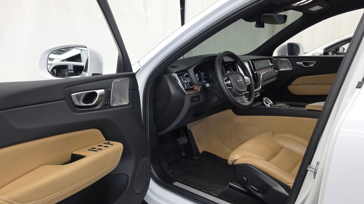 Volvo XC60, 2023 — фото 9 из 12