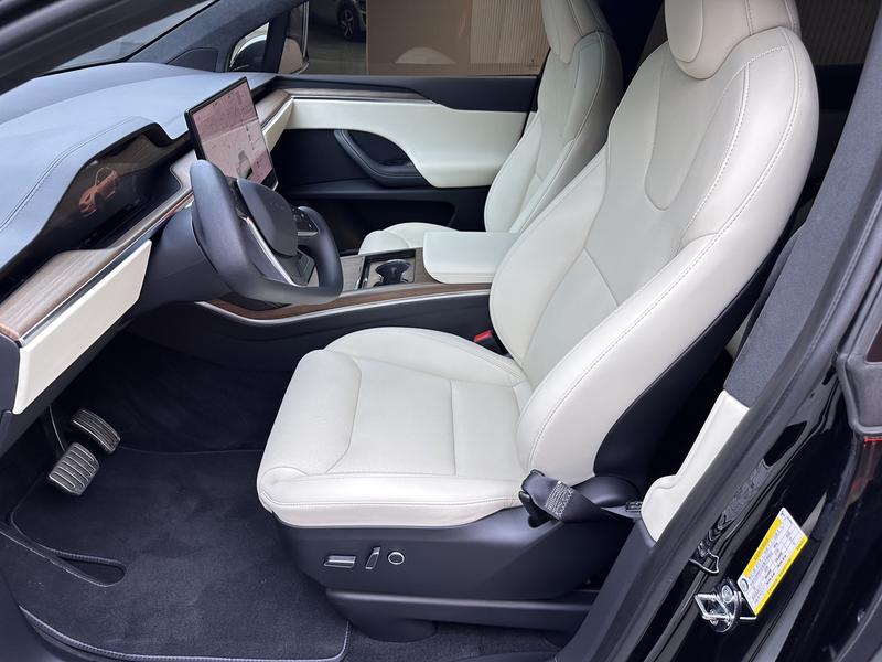 Tesla Model X, 2023 — фото 9 из 11
