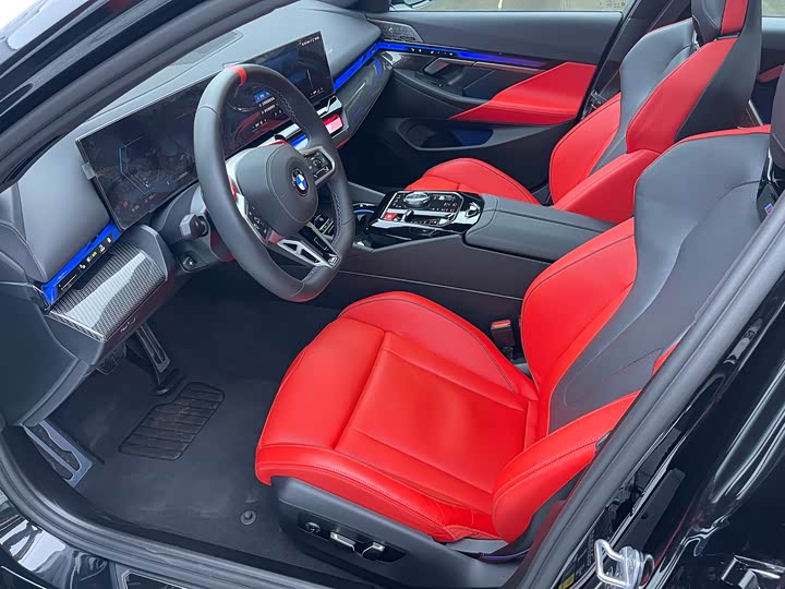 BMW M5 Hybrid, 2025 — фото 8 из 9