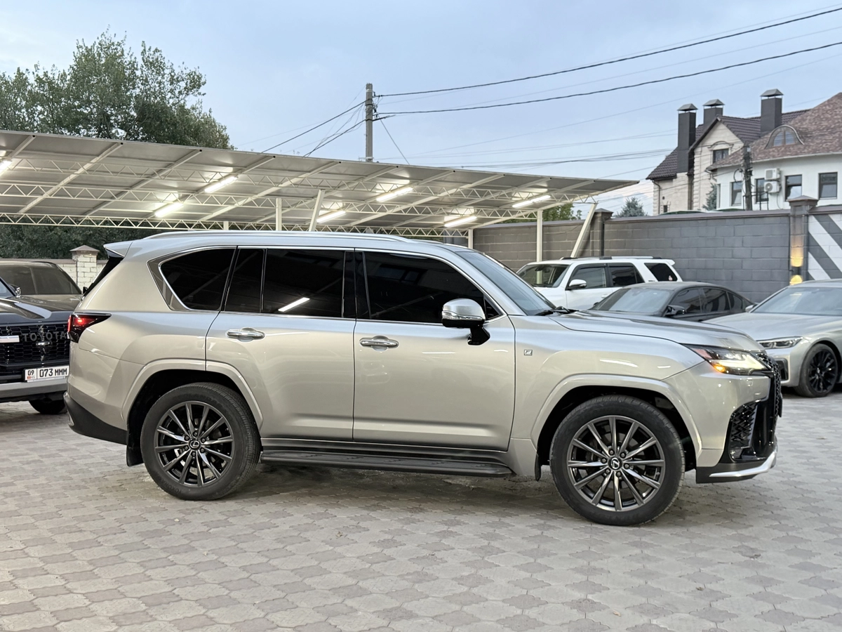 Lexus LX, 2022 — фото 2 из 10